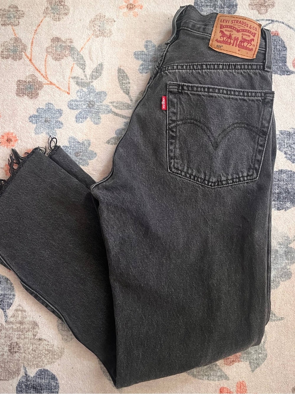 ✨NWOT ✨ Levi's 501 Black High-Waist Slim Straight Jeans with Raw Hem - Size 24
